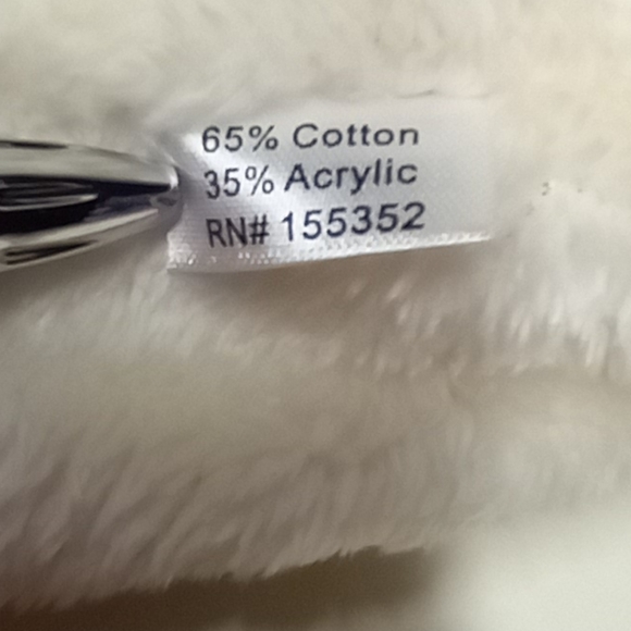 Winter hat - Picture 3 of 3